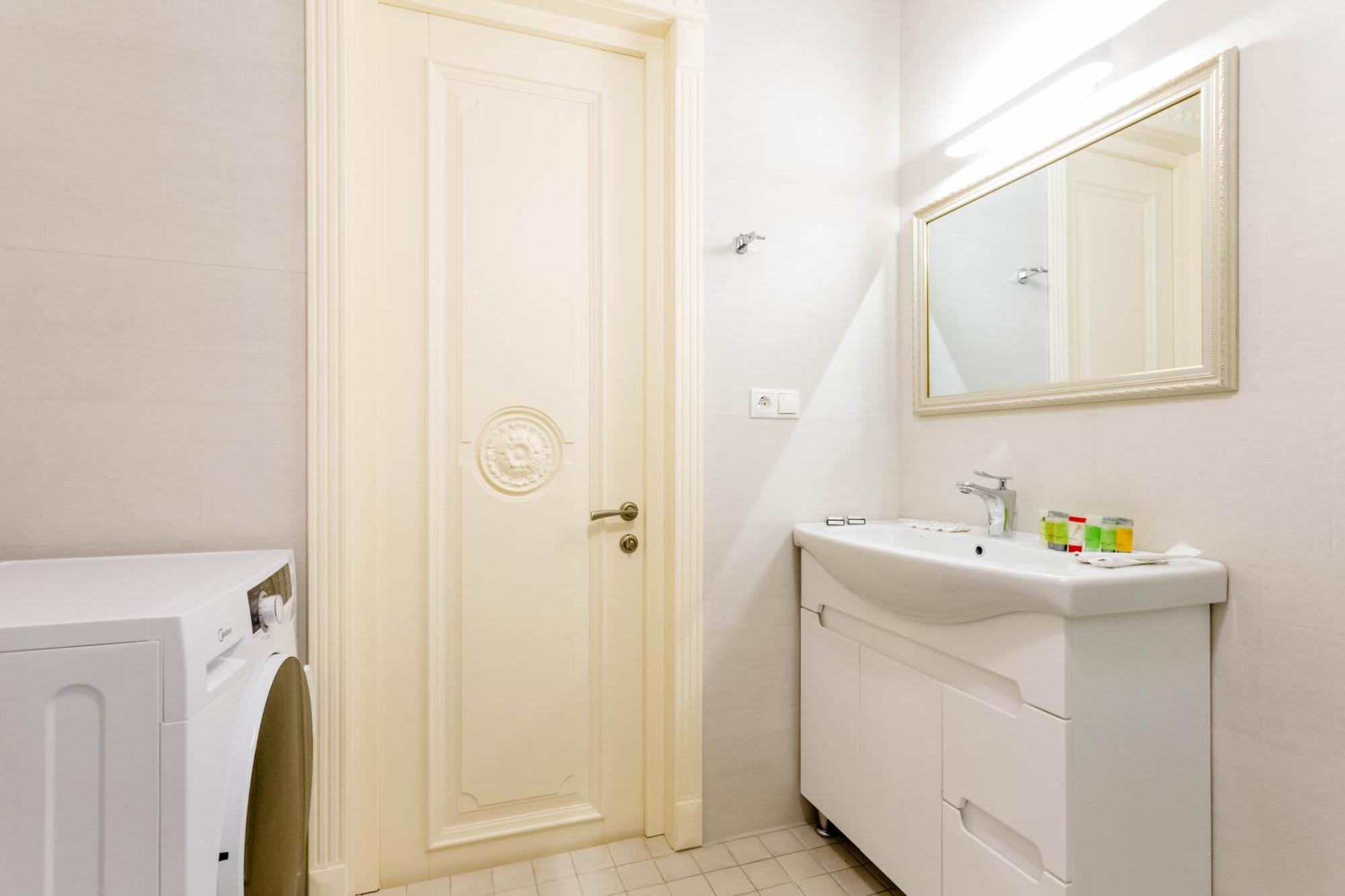 Central Comfort Place L Tbilisi Eksteriør bilde